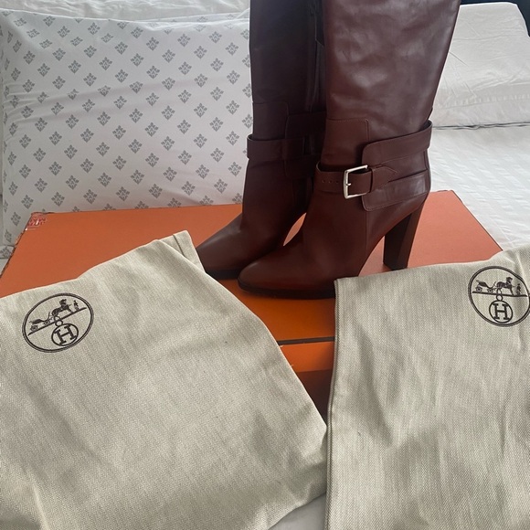 Hermes Brown Heeled Boots with Buckle Detailing - Picture 5 of 13